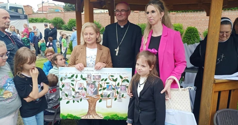Rodzinne korzenie na papierze. Rozstrzygnięto konkurs "Moja rodzina - drzewo genealogiczne"