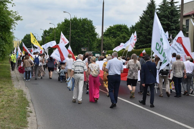 Ulicami Gorzowa Wlkp. przeszedł Marsz dla Życia i Rodziny