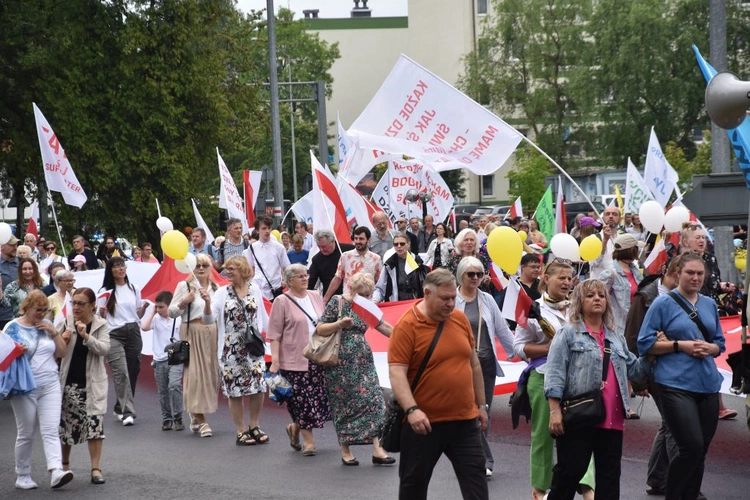 Ulicami Gorzowa Wlkp. przeszedł Marsz dla Życia i Rodziny