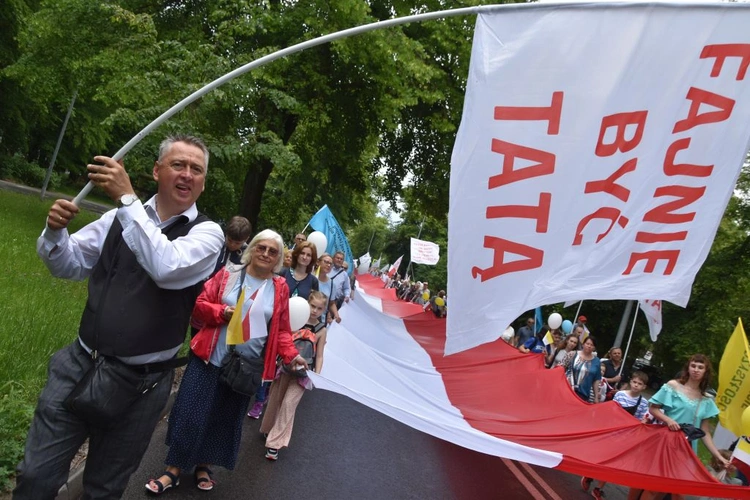 Ulicami Gorzowa Wlkp. przeszedł Marsz dla Życia i Rodziny