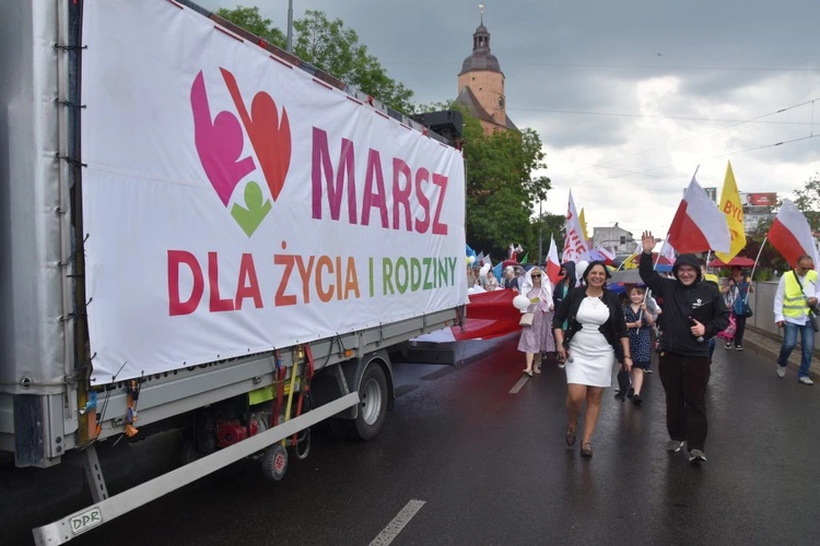 Ulicami Gorzowa Wlkp. przeszedł Marsz dla Życia i Rodziny