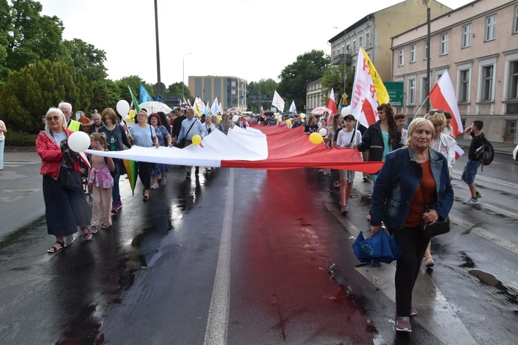 Ulicami Gorzowa Wlkp. przeszedł Marsz dla Życia i Rodziny