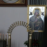 Nowy Dwór Mazowiecki. Poświęcenie witraża i wprowadzenie relikwii błogosławionej rodziny Ulmów