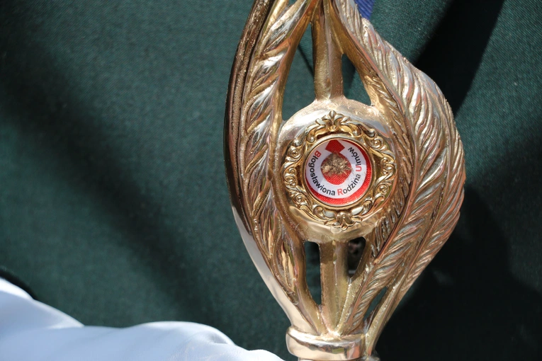 Nowy Dwór Mazowiecki. Poświęcenie witraża i wprowadzenie relikwii błogosławionej rodziny Ulmów