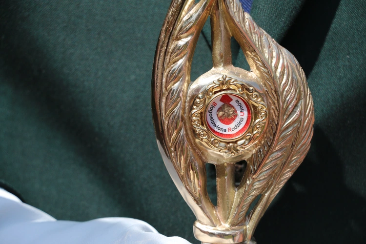 Nowy Dwór Mazowiecki. Poświęcenie witraża i wprowadzenie relikwii błogosławionej rodziny Ulmów