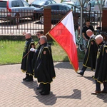 Nowy Dwór Mazowiecki. Poświęcenie witraża i wprowadzenie relikwii błogosławionej rodziny Ulmów