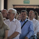 Nowy Dwór Mazowiecki. Poświęcenie witraża i wprowadzenie relikwii błogosławionej rodziny Ulmów