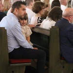 Nowy Dwór Mazowiecki. Poświęcenie witraża i wprowadzenie relikwii błogosławionej rodziny Ulmów