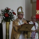 Nowy Dwór Mazowiecki. Poświęcenie witraża i wprowadzenie relikwii błogosławionej rodziny Ulmów