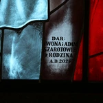 Nowy Dwór Mazowiecki. Poświęcenie witraża i wprowadzenie relikwii błogosławionej rodziny Ulmów