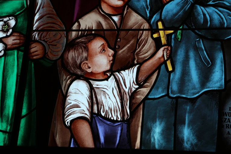 Nowy Dwór Mazowiecki. Poświęcenie witraża i wprowadzenie relikwii błogosławionej rodziny Ulmów