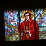 Nowy Dwór Mazowiecki. Poświęcenie witraża i wprowadzenie relikwii błogosławionej rodziny Ulmów