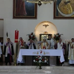Nowy Dwór Mazowiecki. Poświęcenie witraża i wprowadzenie relikwii błogosławionej rodziny Ulmów
