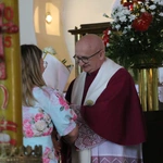 Nowy Dwór Mazowiecki. Poświęcenie witraża i wprowadzenie relikwii błogosławionej rodziny Ulmów