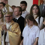 Nowy Dwór Mazowiecki. Poświęcenie witraża i wprowadzenie relikwii błogosławionej rodziny Ulmów