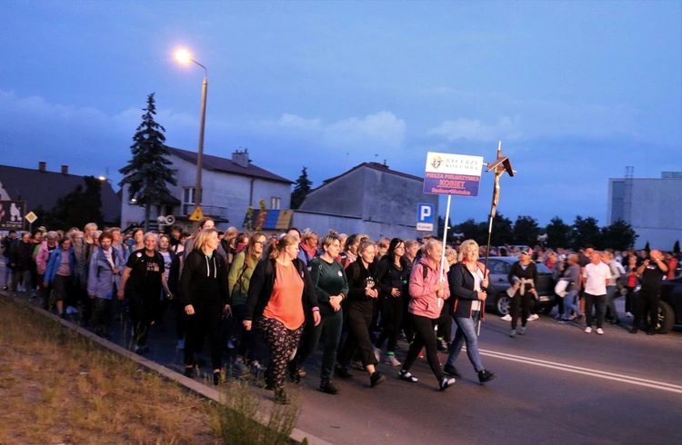 Jako pierwsze na pątniczy szlak wyruszą kobiety.