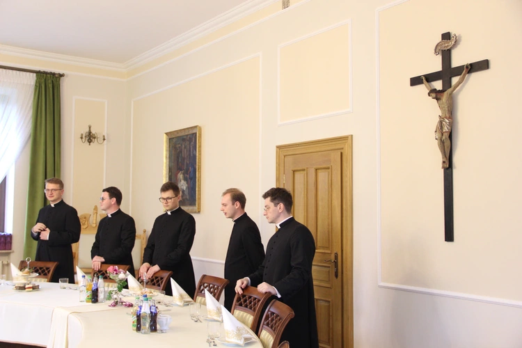 Posłanie księży neoprezbiterów na ich pierwsze parafie