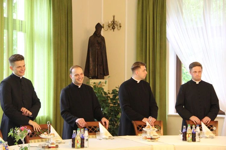 Posłanie księży neoprezbiterów na ich pierwsze parafie