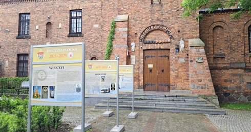 950 lat historii diecezji płockiej na 12 planszach