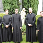 W momencie zamykania  tego numeru GN uroczystość  była jeszcze  przed nimi.  Od lewej:  Artur Rozalewski, Grzegorz Zakrzewski,  Jakub Kuzak, Szymon Reinke i Kamil Romanowski.