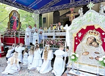 Na liturgii od ponad trzech wieków ważne są wizerunki  Matki Bożej.