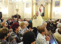  Błogosławieństwo lurdzkie w hałcnowskim kościele.