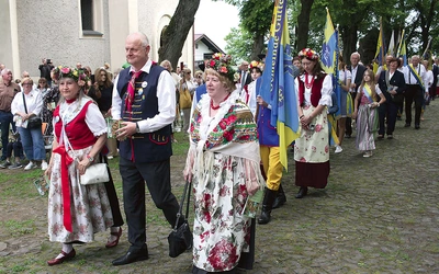 Procesja wejścia  podczas Eucharystii.