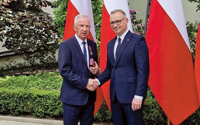  Starosta Niemirski obok prezydenta A. Dudy.