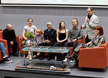 W prapremierze wzięli udział twórcy filmu Patrycja Piwowar-Janicka (druga z lewej) i Jerzy Janicki (drugi z prawej) oraz odtwórcy głównych ról.