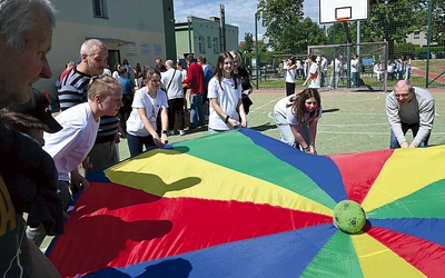 Proste zabawy przyniosły mnóstwo radości.