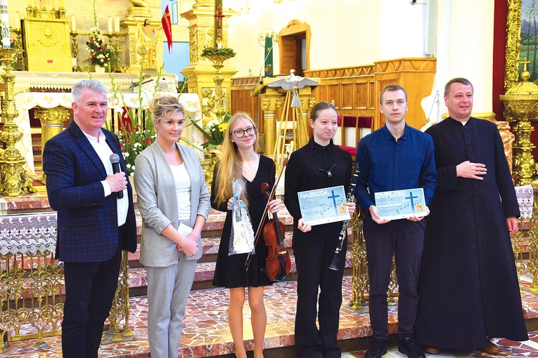 Zespół M. Bidzińskiej tuż po odebraniu nagrody.