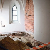 Ostatnio prace badawcze prowadzone  były w kruchcie przy głównym wejściu  do świątyni.