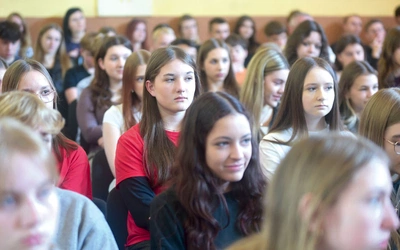 Młodzież wypełniła po brzegi  aulę MCDN  w Tarnowie.