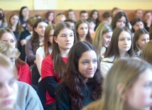 Młodzież wypełniła po brzegi  aulę MCDN  w Tarnowie.