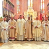 Pamiętajmy w modlitwach  o nowych księżach.