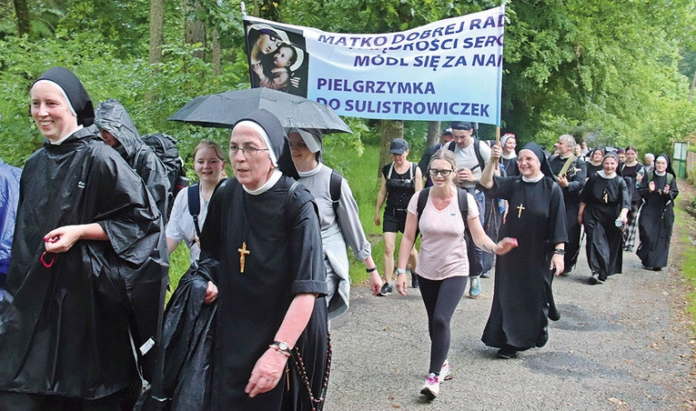 W święto Nawiedzenia NMP 80 osób przeszło 25 kilometrów w intencji nowych powołań.