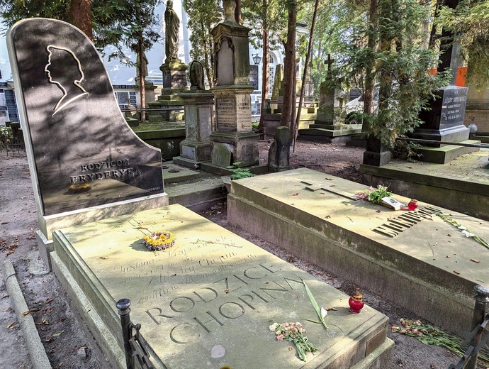 Tu historia  mówi cicho,  ale na zawsze zapada w serce.