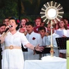 Modlitwa śpiewem  przed Najświętszym Sakramentem potrwa  ok. 2 godzin.