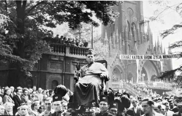 „Wierni na tej śląskiej ziemi przez pokolenia żyli Ewangelią”. 100 lat burzliwej historii archidiecezji katowickiej