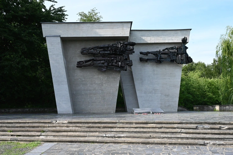 Pomnik Martyrologii Jeńców Wojennych