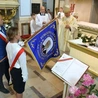 Bp Solarczyk poświęcił sztandar szkoły w Kowali-Stępocinie
