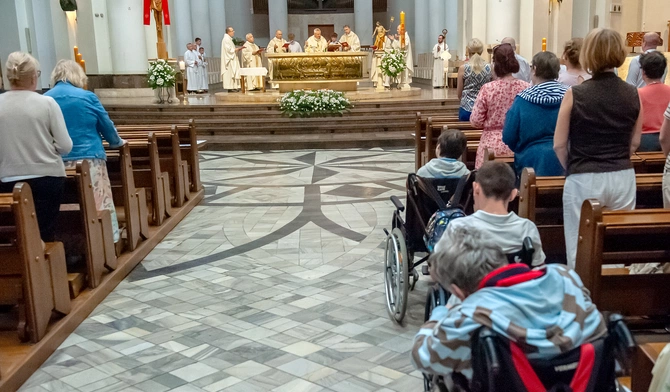 Katowice. Jubileusz Caritas w katedrze