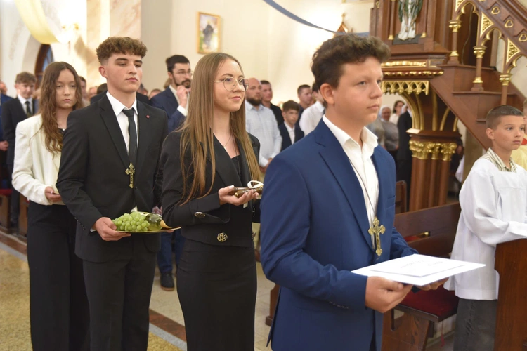 Bierzmowanie w Trzetrzewinie