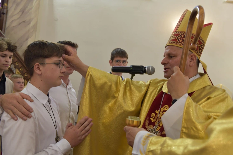 Bierzmowanie w Trzetrzewinie