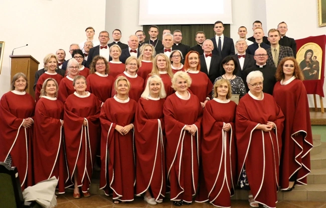 W spektaklu wystąpili alumni i chór z parafii NSJ w Radomiu.