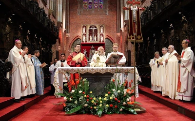 Zanurzeni w największej tajemnicy wiary - Eucharystii