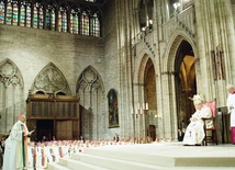 Rusza rekordowa pielgrzymka do Chartres, młodych pociąga tradycyjna liturgia