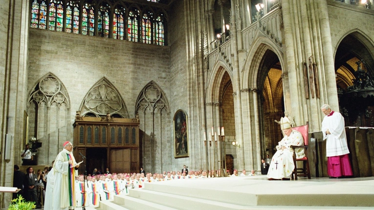 Rusza rekordowa pielgrzymka do Chartres, młodych pociąga tradycyjna liturgia