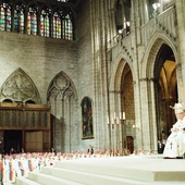 Jan Paweł II w katedrze Notre Dame