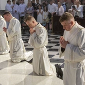 Bp Kamiński do neoprezbiterów: Zapomnijcie o sobie